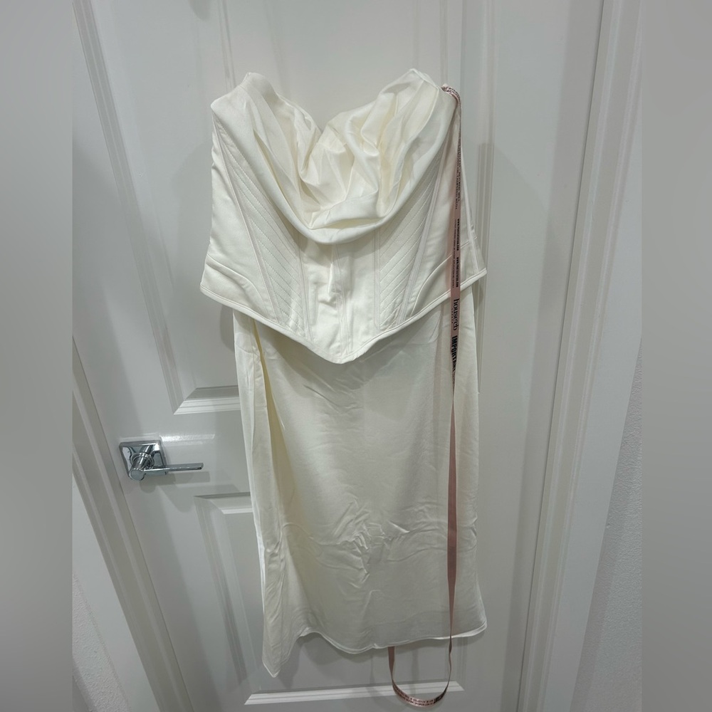 House of CB SIENNA
IVORY SATIN STRAPLESS CORSET MIDI DRESS - Picture 5 of 6
